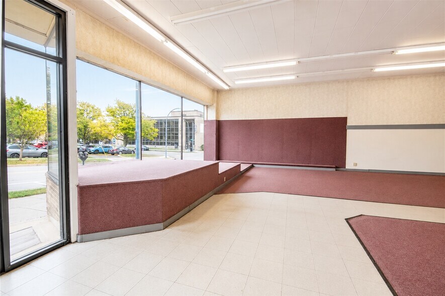 More Photos Of 309 Prendergast Ave, Jamestown Flex For Sale