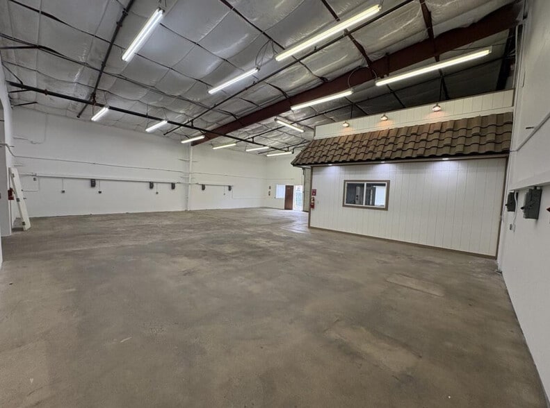 More Photos Of 19011 Mermack Rd, Lake Elsinore Manufacturing For Lease
