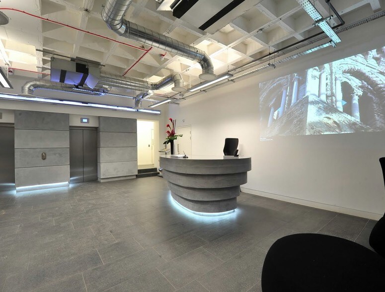 More Photos Of 18-22 Bridge St, Manchester Office For Lease