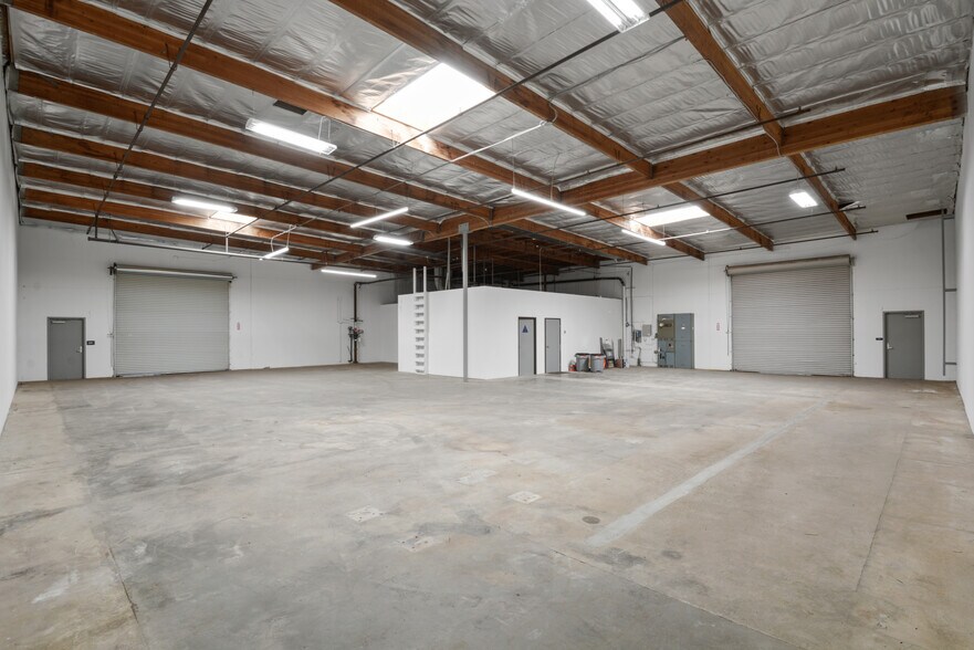 More Photos Of 2296 N Batavia St, Orange Warehouse For Sale