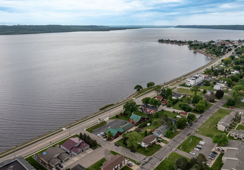 More Photos Of 1127 N Lakeshore Dr, Lake City Hotel For Sale