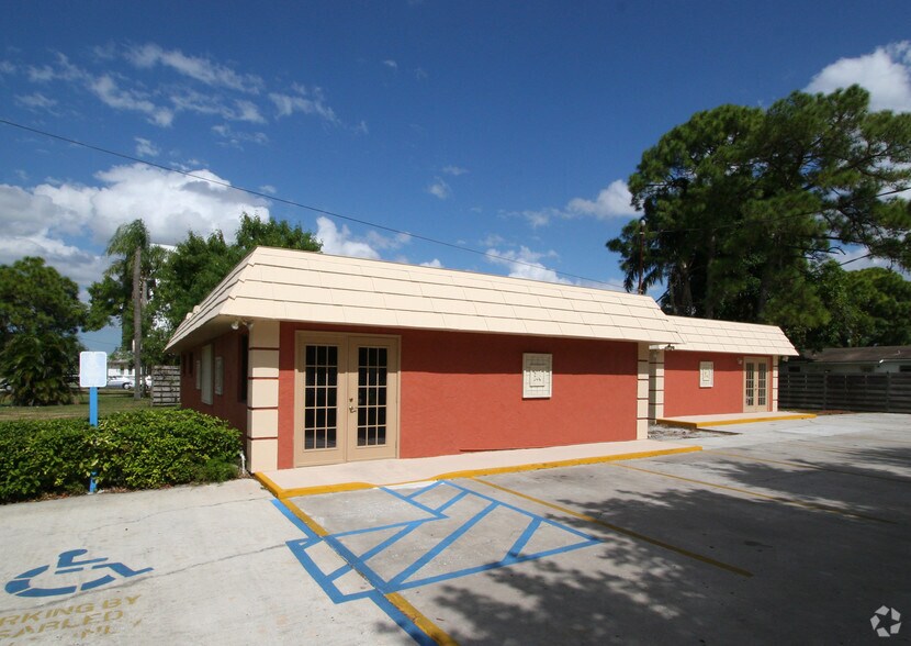 Primary Photo Of 3003 26th St, Bradenton Medical For Sale