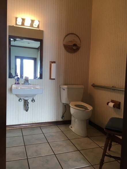 More Photos Of 6160 N Davis Hwy, Pensacola Office For Sale