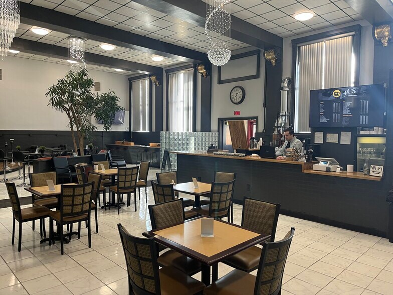 More Photos Of 1034 S 18th St, Manitowoc Flex For Lease