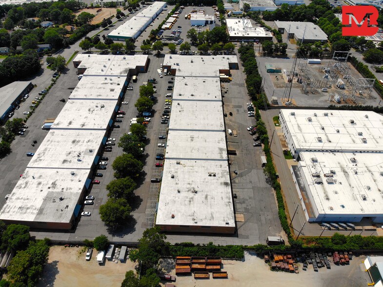 More Photos Of 95 Hoffman Ln, Islandia Warehouse For Lease