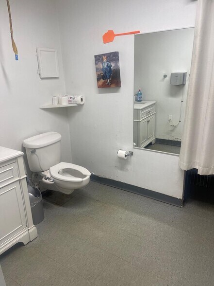 More Photos Of 83A Burlews Ct, Hackensack Flex For Lease