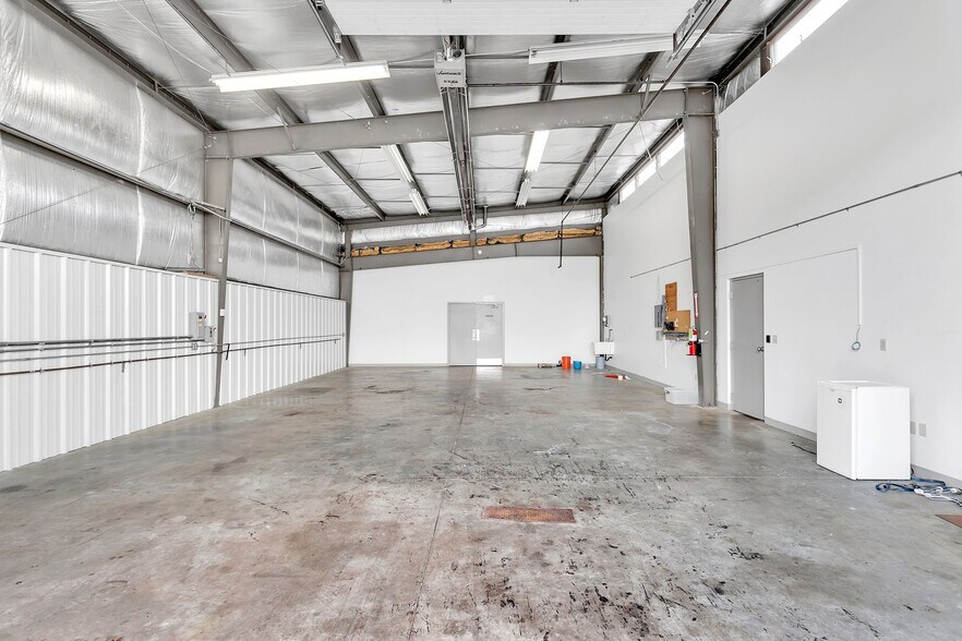 More Photos Of 6 Four Coins Dr, Canonsburg Light Distribution For Lease