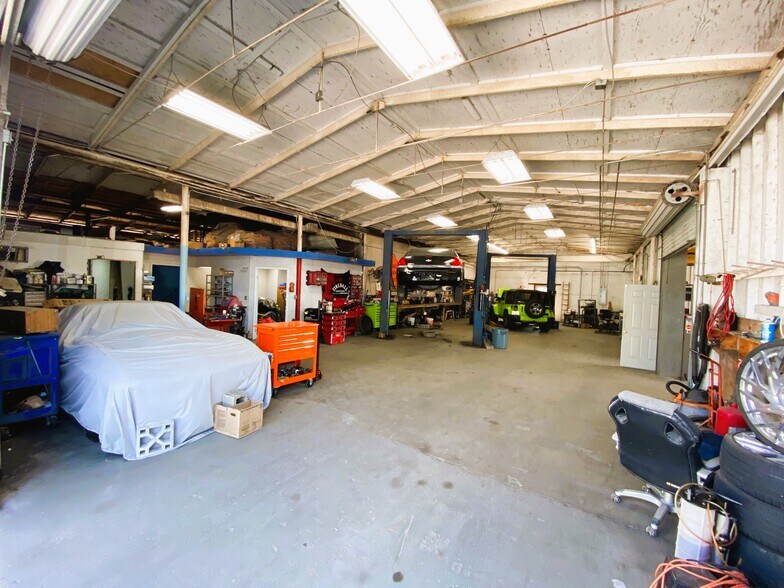 More Photos Of 5004 15th E st, Bradenton Industrial For Sale