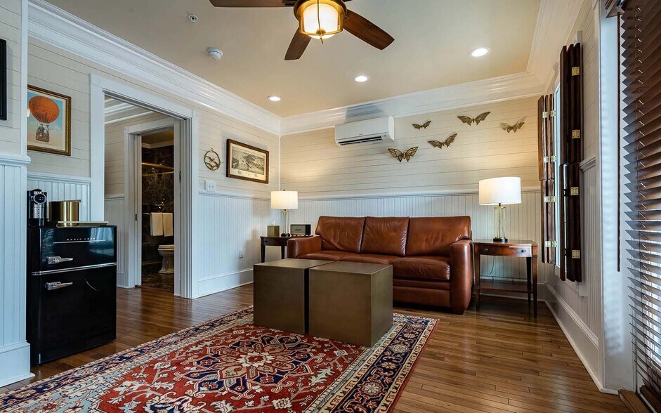 More Photos Of 51 Avenue C, Apalachicola Hotel For Sale