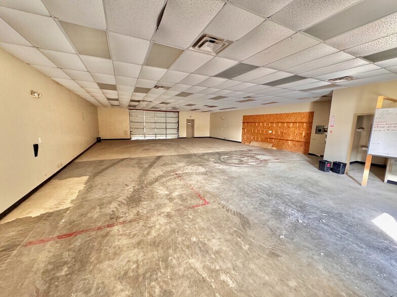 More Photos Of 210 Wyoming Blvd, Pleasanton Warehouse For Lease