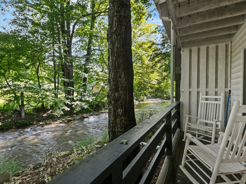 More Photos Of 2474 Soco Rd, Maggie Valley Hotel For Sale