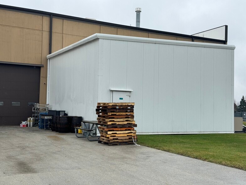 More Photos Of 572 Brewery Ln, Bourbonnais Distribution For Sale