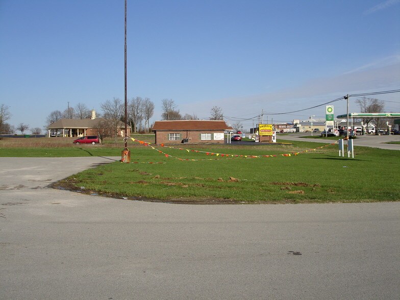 More Photos Of 1470 Highway 64 NE, New Salisbury Freestanding For Sale