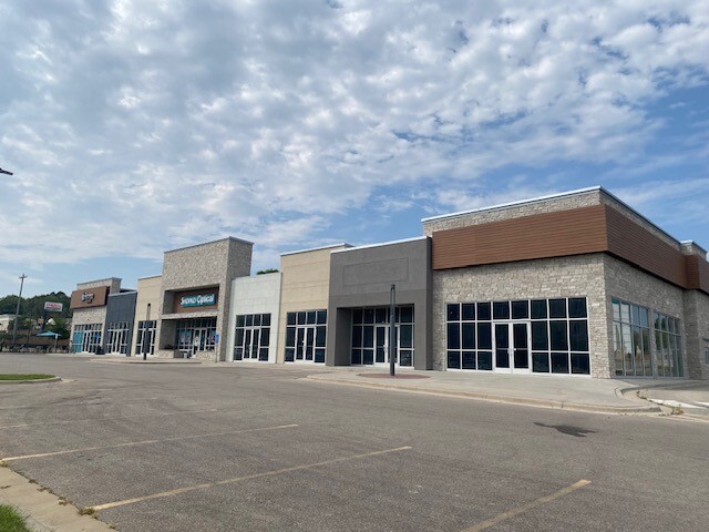 More Photos Of 1620 Broadway Ave S, Rochester Restaurant For Lease