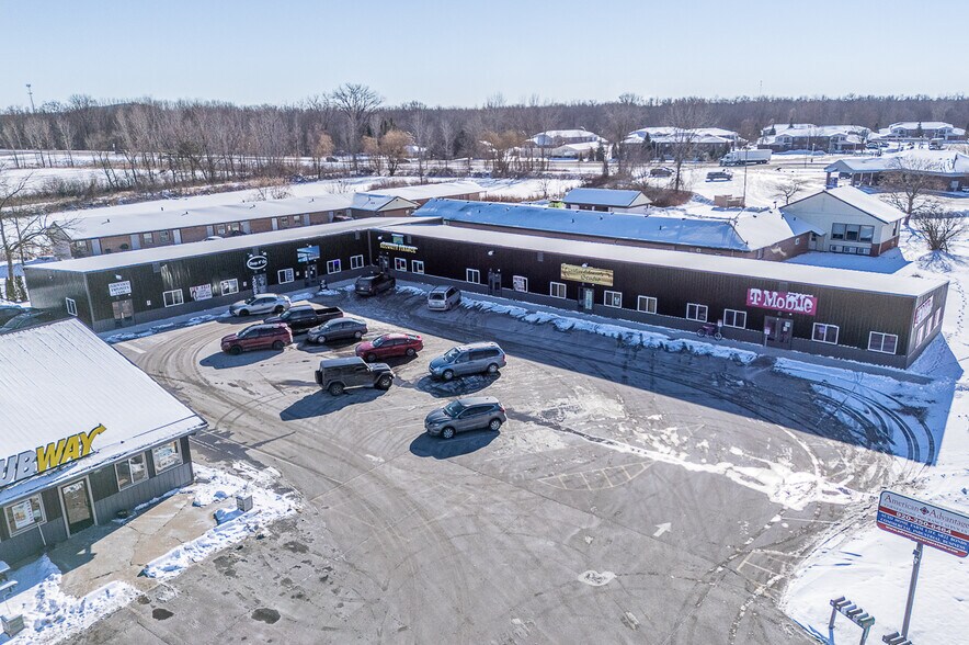 More Photos Of 1186 N Shawano St, New London General Retail For Lease