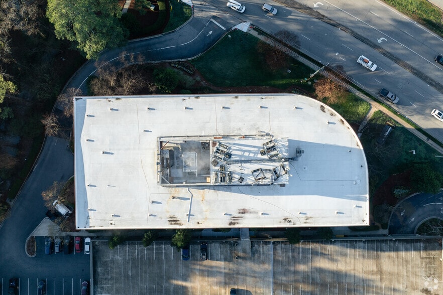 More Photos Of 2626 Glenwood Ave, Raleigh Office For Lease