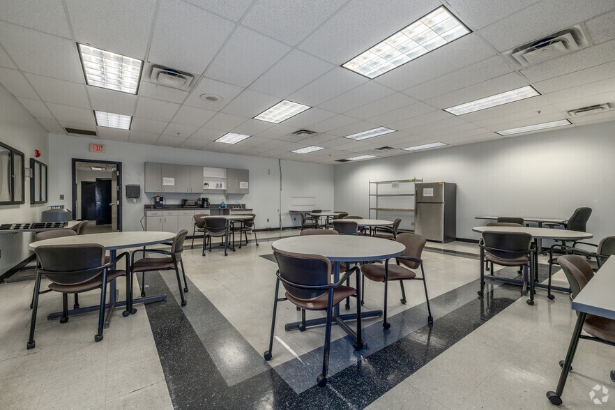 More Photos Of 3660 Deerpark Blvd S, Elkton Distribution For Lease