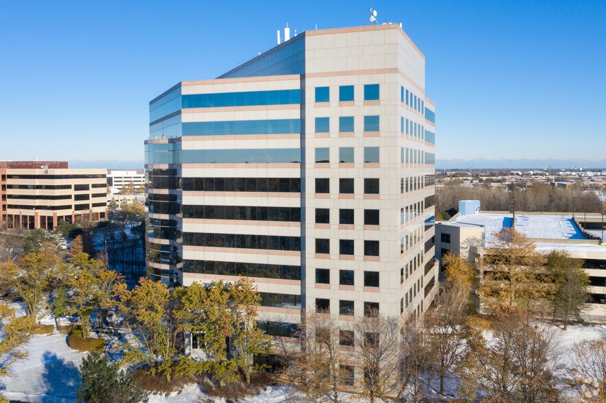 More Photos Of 25 NW Point Blvd, Elk Grove Village Office For Lease