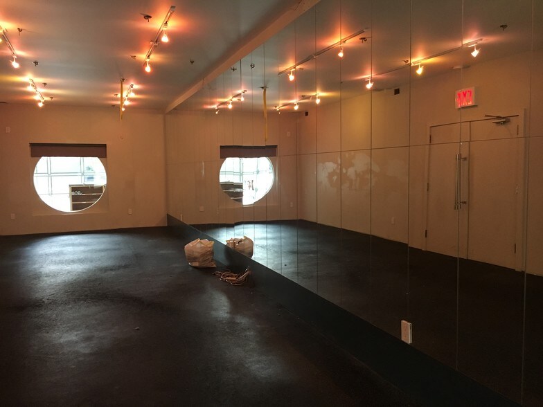 More Photos Of 74 N 8th St, Brooklyn Storefront Retail Office For Lease