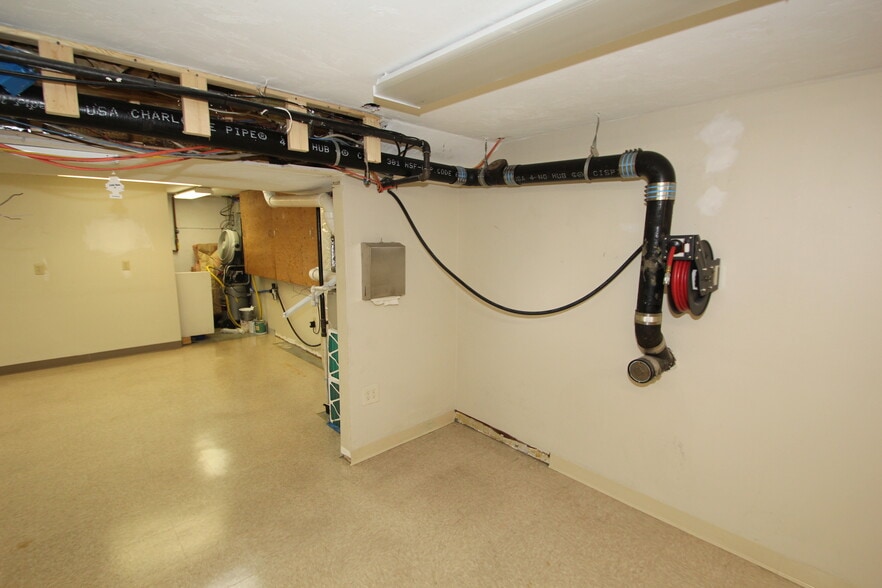 More Photos Of 87 Main St, North Reading Light Manufacturing For Sale