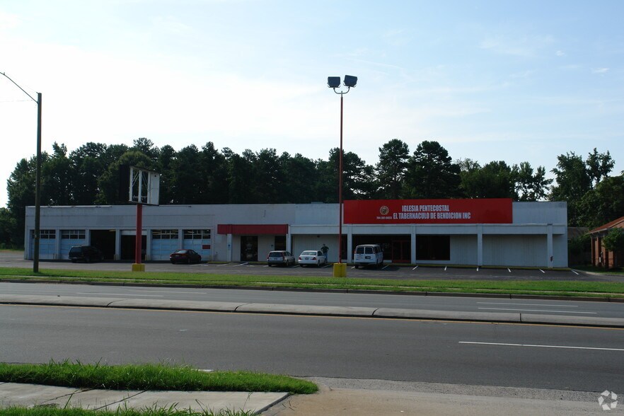 More Photos Of 5006 Albemarle Rd, Charlotte Freestanding For Lease