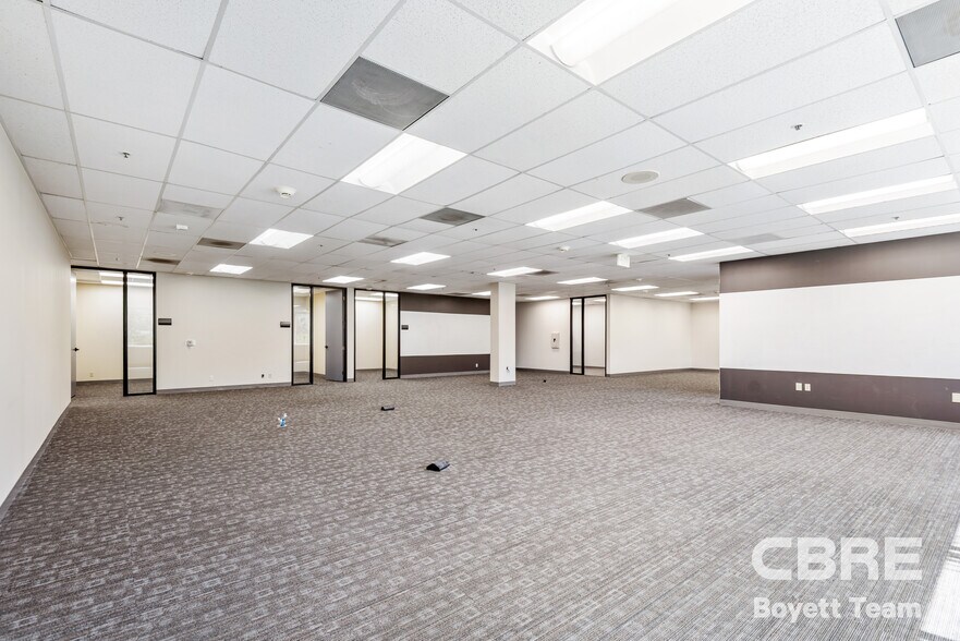 More Photos Of 26025 Mureau Rd, Calabasas Office For Sale