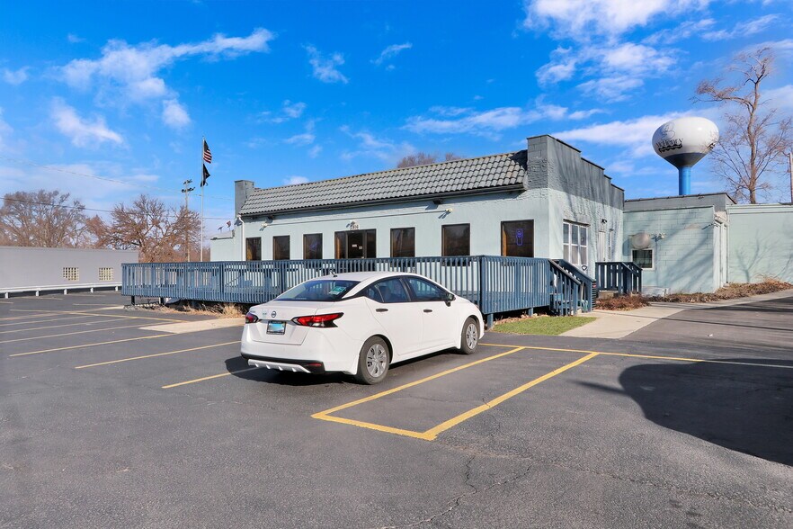 More Photos Of 2816 Route 120, Mchenry Restaurant For Sale