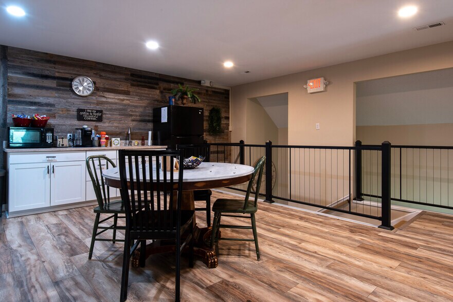 More Photos Of 12 Boardwalk Pl, Seneca Medical For Lease