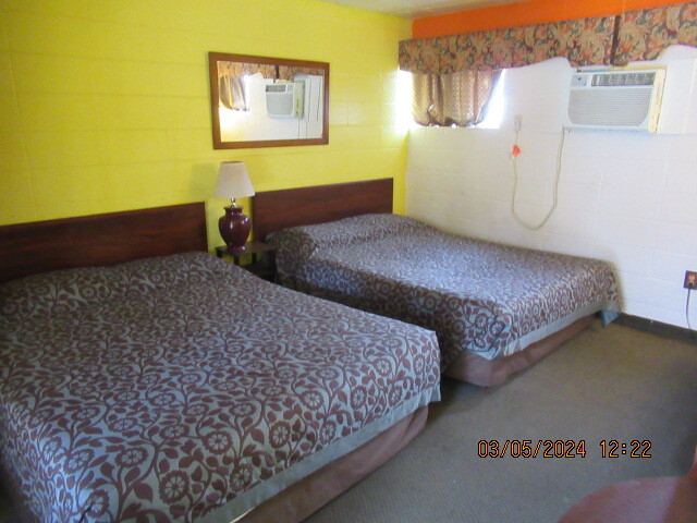 More Photos Of 424 Highway 65 Bus, Clinton Hotel For Sale