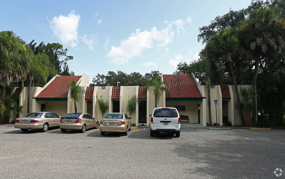 More Photos Of 12408 N 56th St, Tampa Medical For Sale