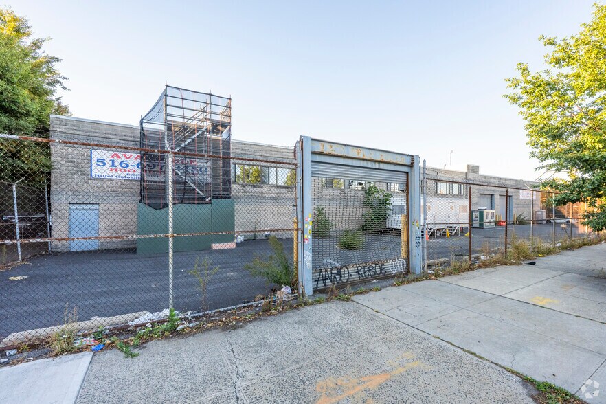 Primary Photo Of 2016 Pitkin Ave, Brooklyn Refrigeration Cold Storage For Lease