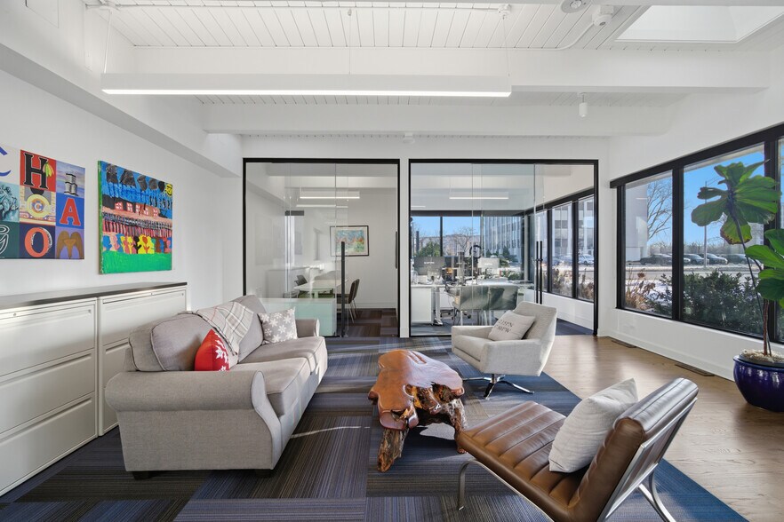 More Photos Of 836 Skokie Blvd, Northbrook Office For Sale