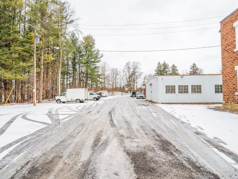 More Photos Of 50 Franklin St, Batavia Flex For Sale