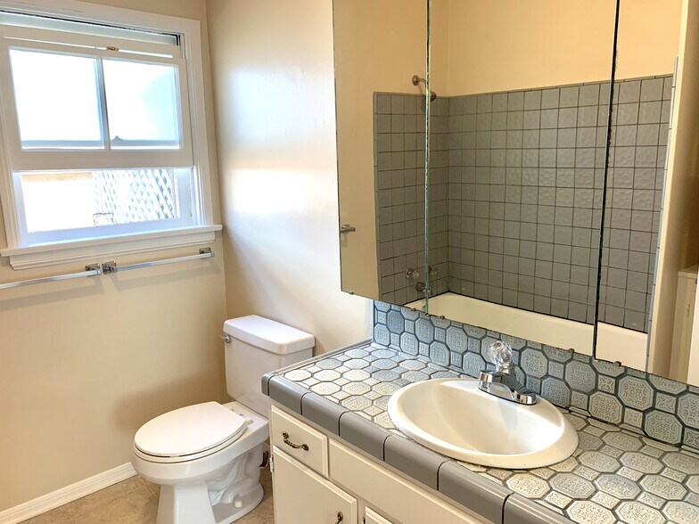 More Photos Of 379 Aster St, Laguna Beach Apartments For Sale
