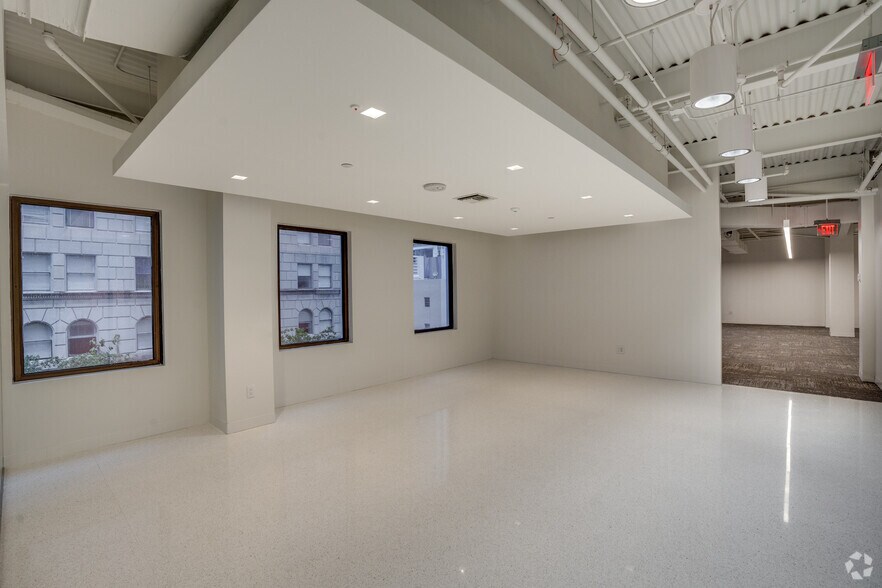 More Photos Of 200 SE 1st St, Miami Office For Sale