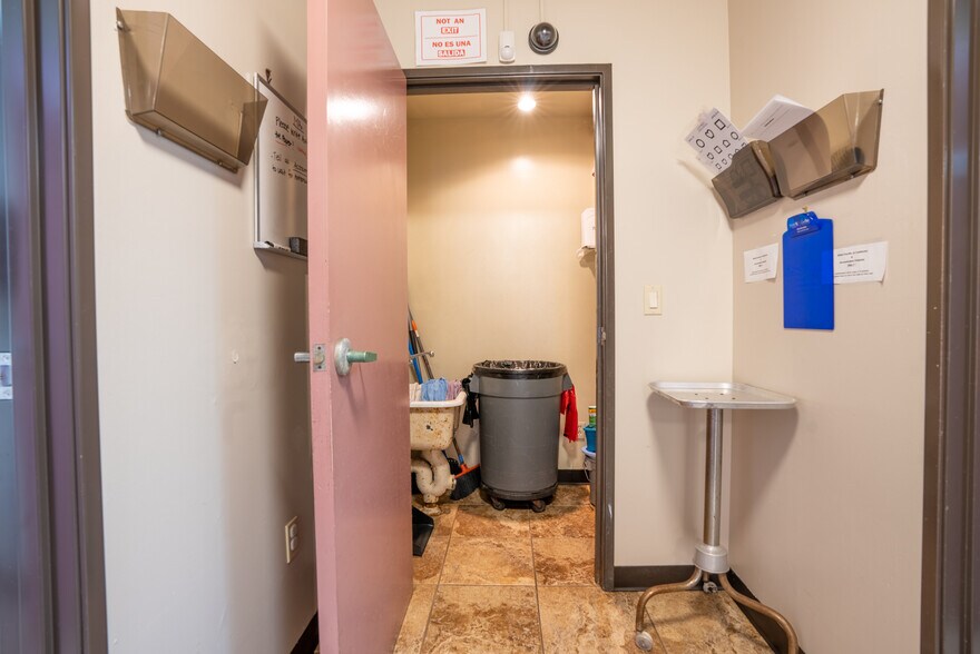 More Photos Of 4946 Florence Ave, Bell Medical For Lease