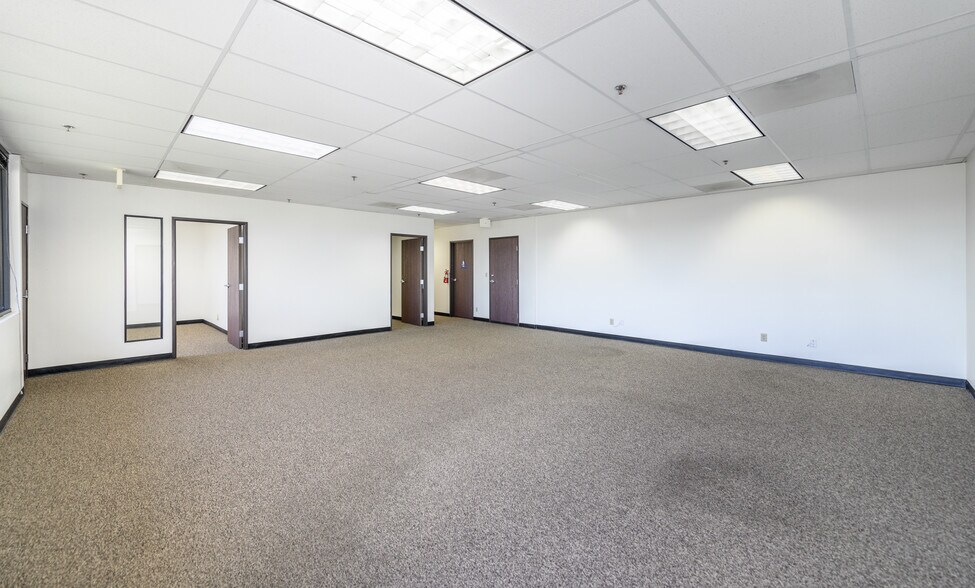 More Photos Of 380-384 Clinton St, Costa Mesa Manufacturing For Lease