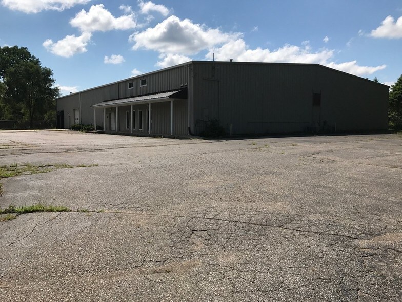 More Photos Of 2050 Stanley Ave, Portage Warehouse For Lease