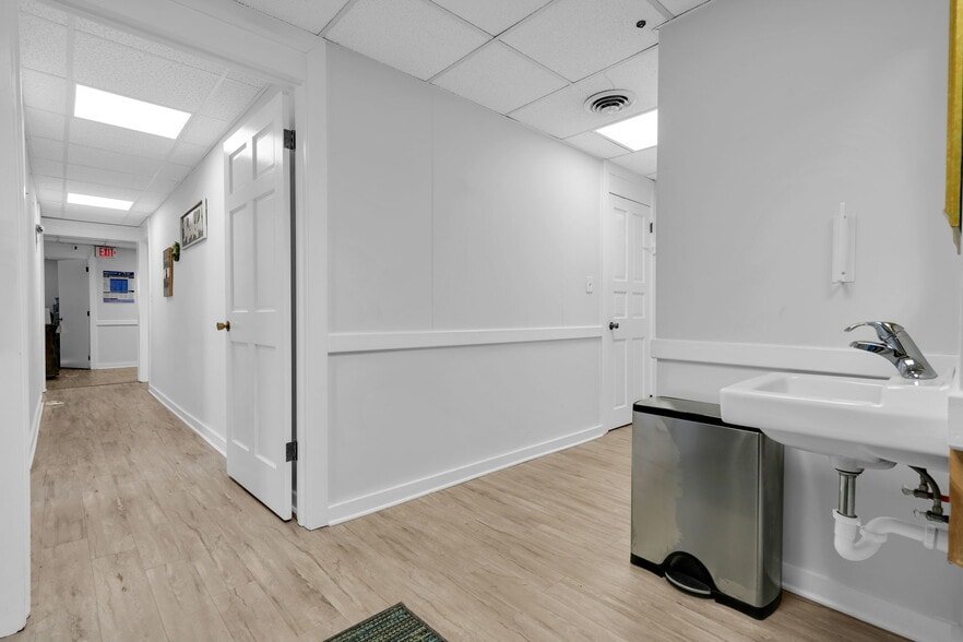 More Photos Of 70 Schanck Rd, Freehold Medical For Lease