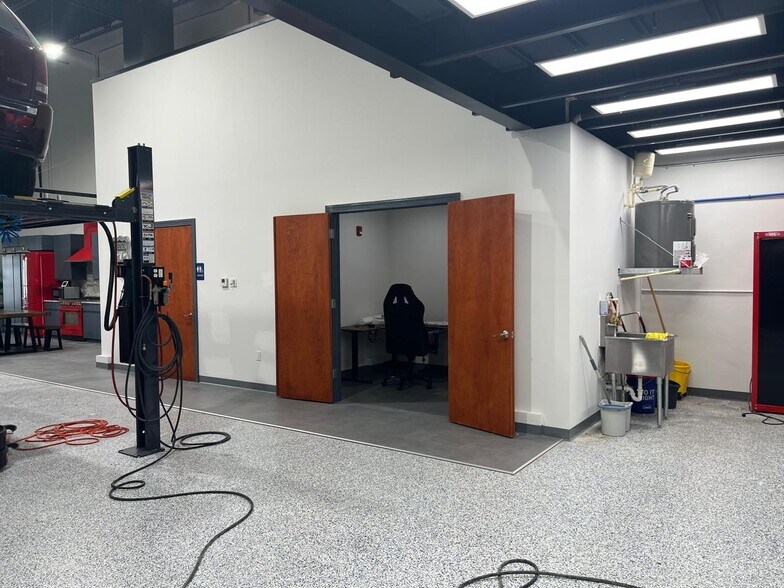 More Photos Of 1200 NE 15th St, Fort Lauderdale Warehouse For Sale