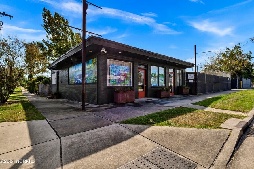 More Photos Of 1120 Princess St, Wilmington Storefront For Sale