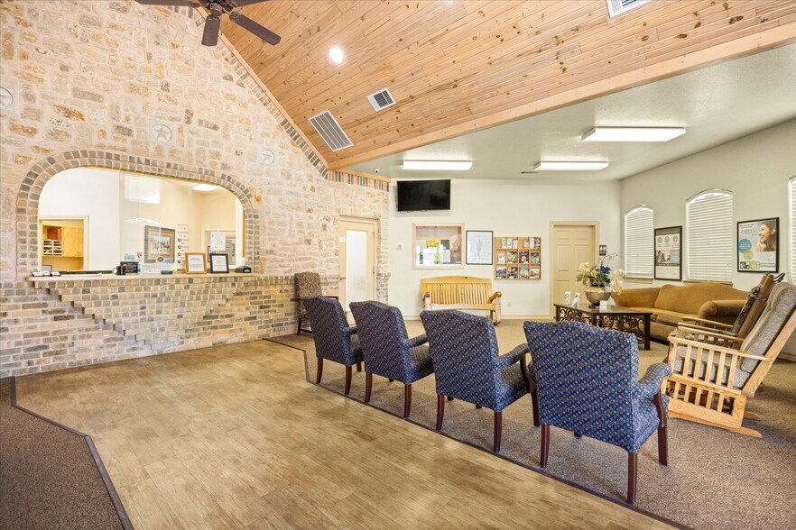 More Photos Of 1305 Paluxy Rd, Granbury Medical For Sale