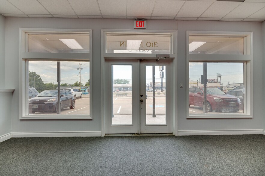 More Photos Of 310 N Main St, Keller Unknown For Lease