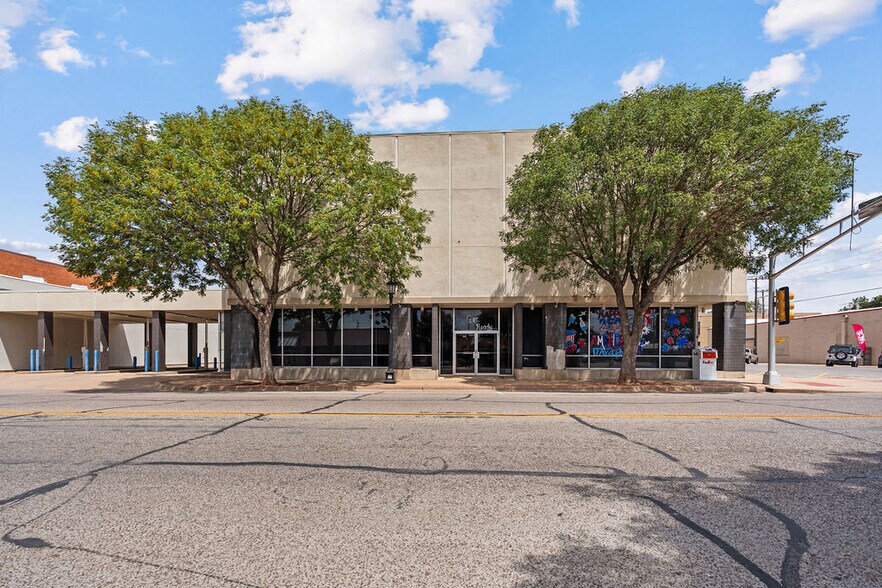 More Photos Of 317 E 3rd St, Burkburnett Bank For Sale