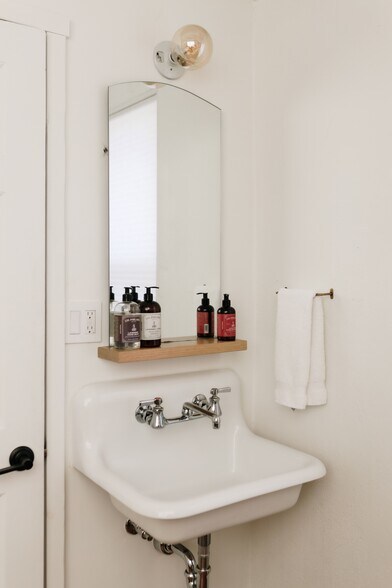 More Photos Of 220 W Manhattan Ave, Santa Fe Hotel For Sale
