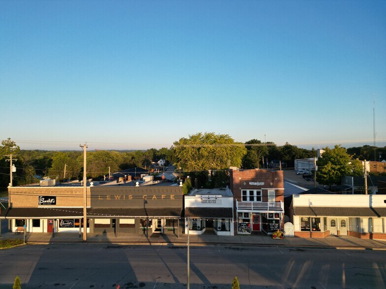 More Photos Of 145 S Main St, Saint Clair Specialty For Lease