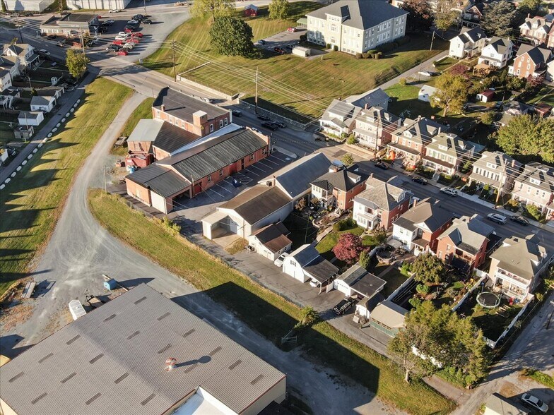 More Photos Of 128 W 3rd St, Waynesboro Freestanding For Sale