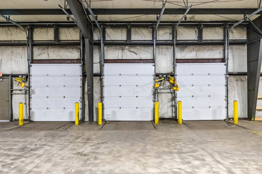 More Photos Of 80 Davis Pky, Clyde Warehouse For Sale