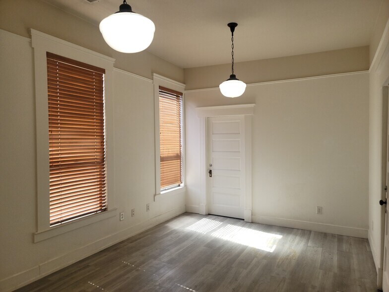 More Photos Of 656 5th St, Lincoln General Retail For Sale