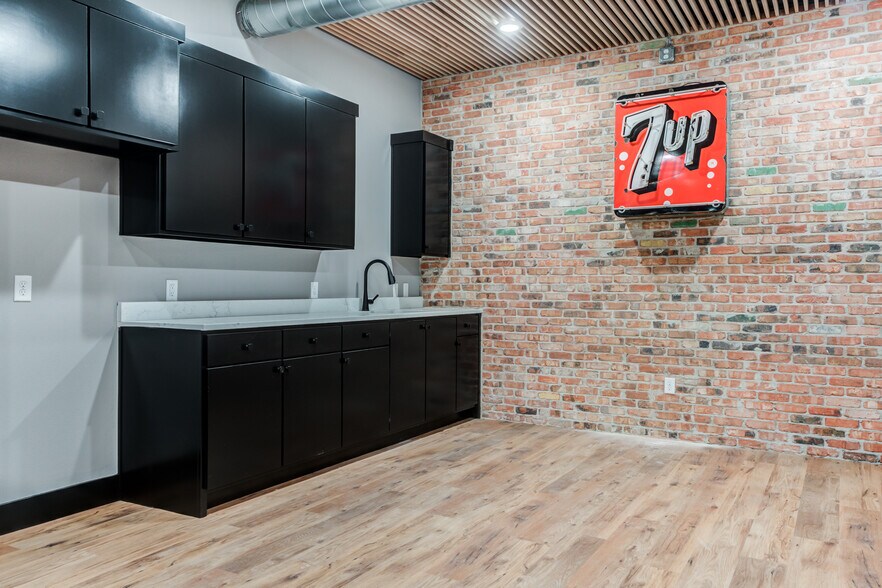 More Photos Of 1213 Crickets Ave, Lubbock Storefront For Lease